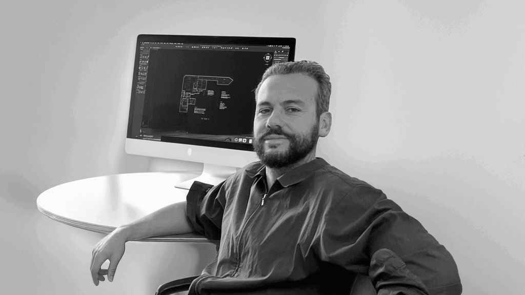 Ciro Cabrera es arquitecto y fundador de Naturarquitectura.